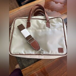 Travel bag great for laptop or as briefcase with magnetic outside pockets